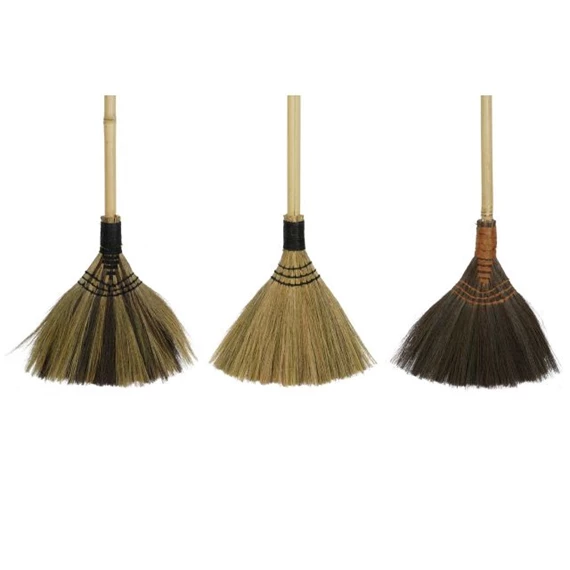 Dekoráció seprű fonott 130x5x40 cm 3 féle