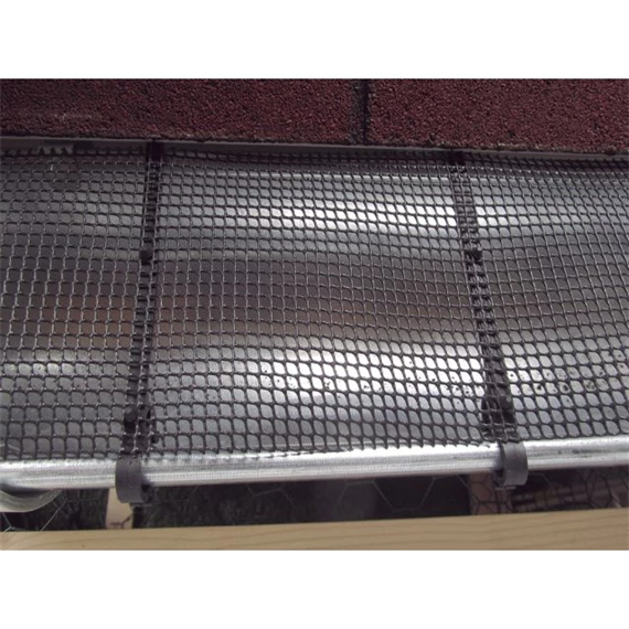 Háló, ereszcsatorna védelméhez 17 cm x 6 m