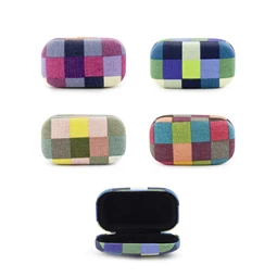 Utazó tok, kockás 4,9x3,2x8,6 cm
